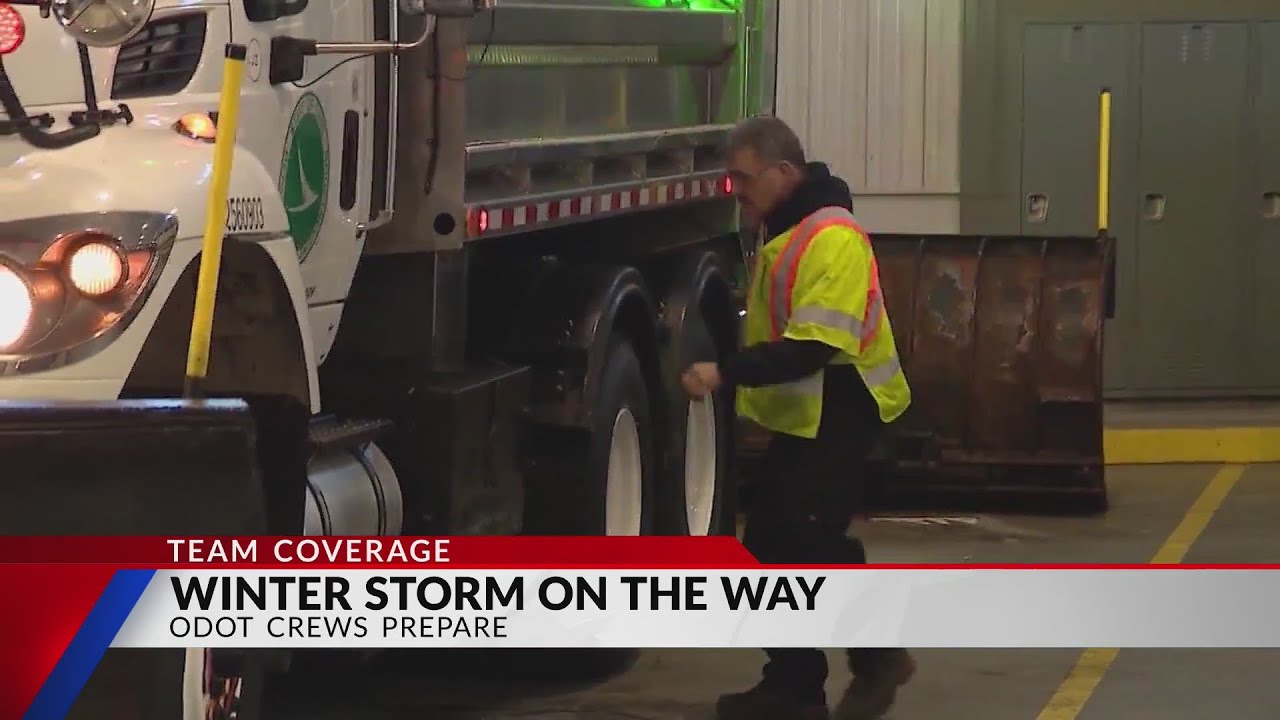 Winter storm on the way, ODOT crews prepare - YouTube