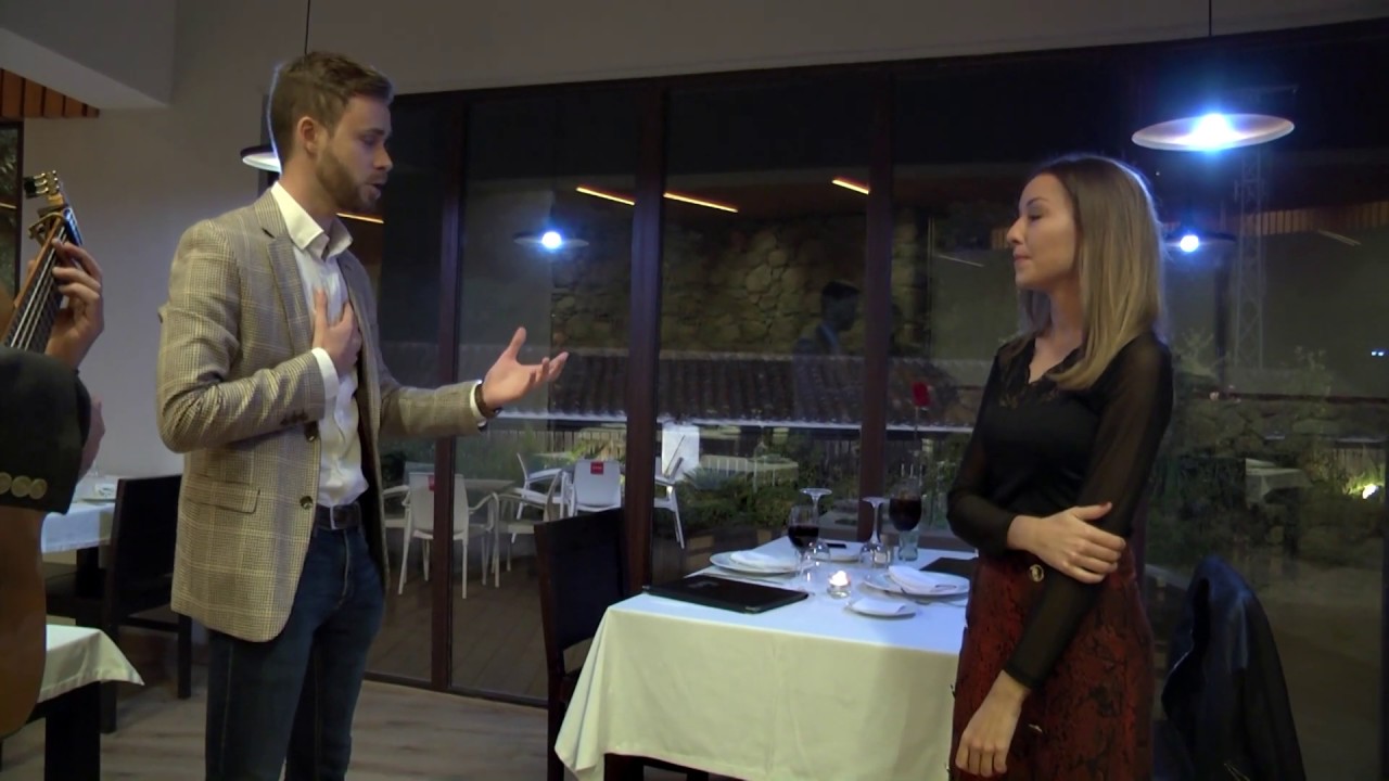 Pedida de mano sorpresa | Novio canta a novia boda