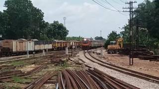 D.4105 ทำข.451 ออกจากสถานีรถไฟชุมทางหาดใหญ่