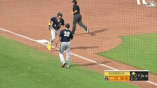 Jackson Merrill blasts a homer
