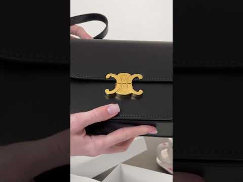 Брендова жіноча сумка Celine Triomphe Black/Gold | Стильна та компактна, з натуральної шкіри | Premium кість, видео 1