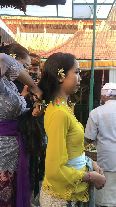 Ngodakin potong rambut panjang