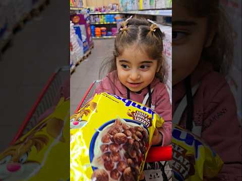 الحلوه اخذت كورن فليكس بدها لايك واشتراك