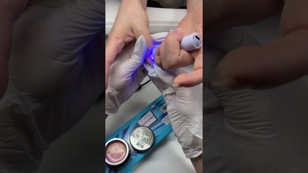 Процесс укрепления ногтей на верхние формы. 