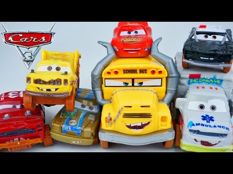 Disney CARS 3 Crazy 8 Crashers Smash & Crash Derby Playset