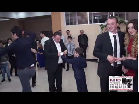 ვიდეო: თეთრეული ნაქარგებით (15 ფოტო): შეარჩიეთ ნაქარგები საქორწილო ნაკრები მაქმანით