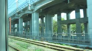 JR東日本E129系「信越本線」新津行きが新潟駅を発車(車内より)