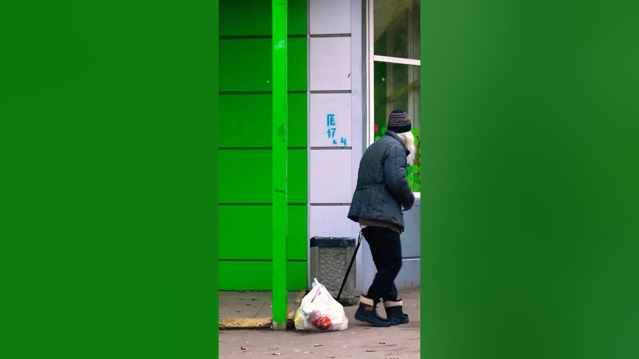 Бизнесмен притворился бедным чтобы понравиться девушке. Миллионер притворяется бедным чтобы найти невесту. Миллионер притворился бедным. Дед переодетый пранк. Миллиардер прикинулся бедным.