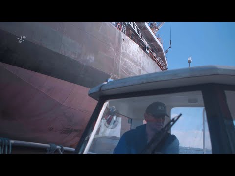 Video: Kur flote glabā naftalizētus kuģus?