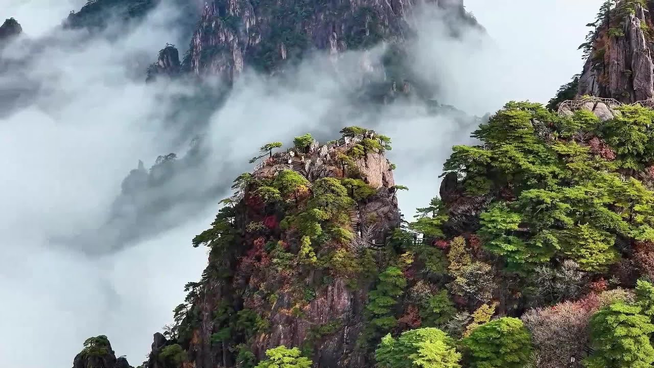 黄山風景区、鮮やかに色づく 安徽省 - YouTube