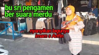 Ibu Sri pengamen jalanan bersuara merdu terbaru