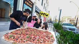 بناتي تحدوني بعمل اكبر بيتزا 🍕وتوزيعها بالشارع