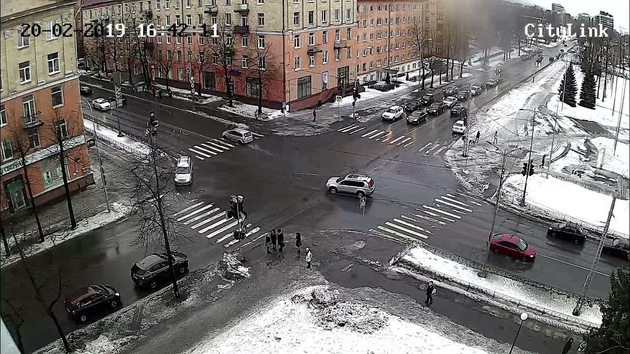 На город вечер упадет ледяной тенью. Сход льда. Перекресток Ленина бахиломат. Сход льда с крыши Нагайбакский район. Перекресток Ленина Худайбердыева.