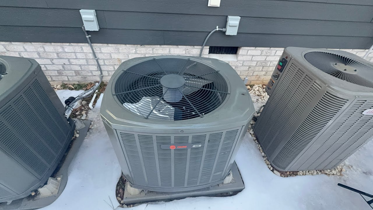 My upstairs 2022 3 ton  Trane heat pump start up shut down  &￼ four defrost cycle with steam. ￼￼￼￼