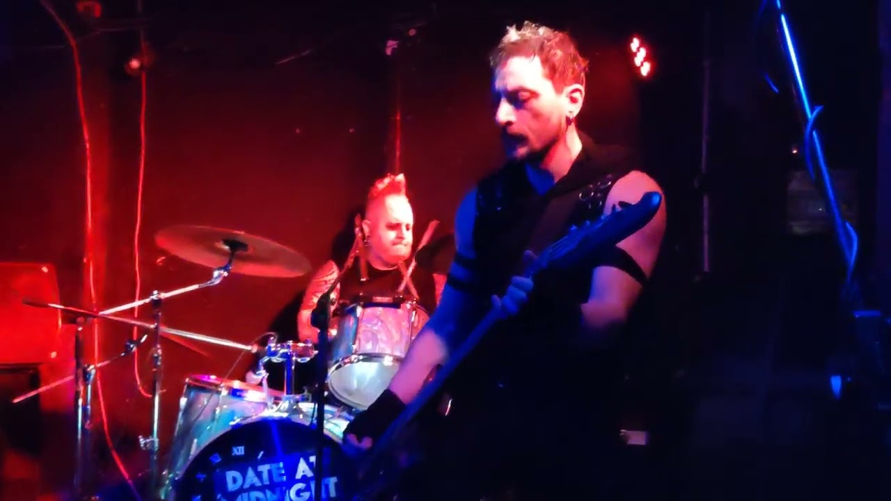 Date at midnight - To fall and forget live @ Zoobar Roma