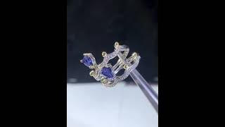 天然藍寶石藍寶石戒指💍 [色] ，皇家藍，晶體通透，火彩十足，主石4*6mm，0.8克拉左右，純925銀精工鑲嵌，款式新穎大方，重銀鑲嵌，顆顆甄選，高端大氣，楊6810個