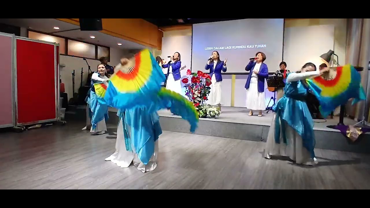 Usia  tua tidak menjadi penghalang untuk melayani Tuhan. 