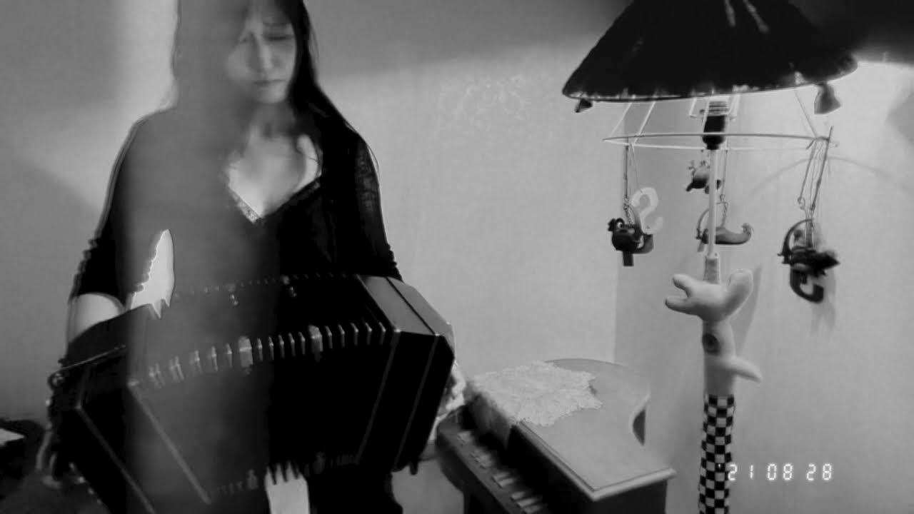 Watch 반도네온으로 듣는 클래식 Schubert: Winterreise, Der Leiermann (슈베르트: 겨울나그네 - 거리의 악사) solo bandoneon sinai rim on YouTube Watch 반도네온으로 듣는 클래식 Schubert: Winterreise, Der Leiermann (슈베르트: 겨울나그네 - 거리의 악사) solo bandoneon sinai rim on YouTube