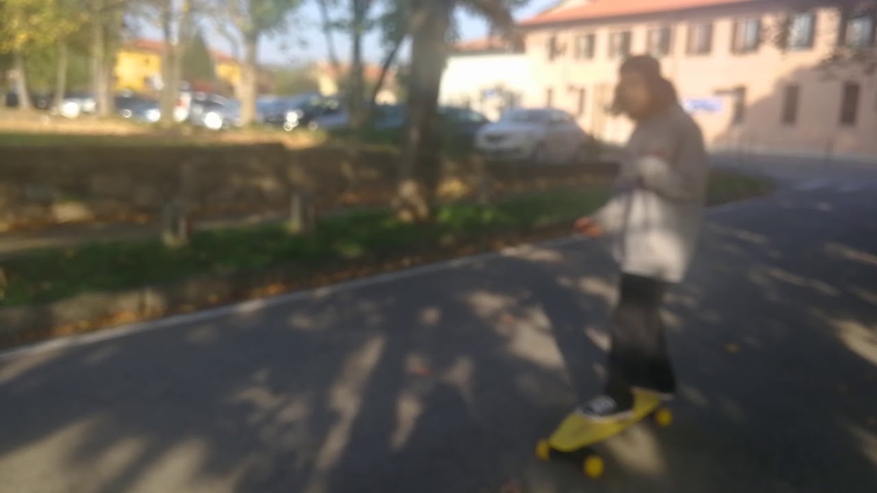 Helvei Smartmove Longboard 1800W Dual motor in action!