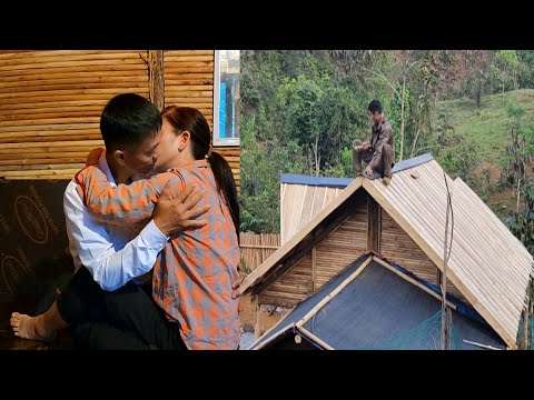 Jack and Trieu Ly built a wooden house in the middle of the natural forest from start to finish.