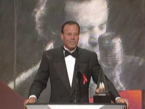 AMA 1998: Julio Iglesias Wins the Award for Favorite Latin A