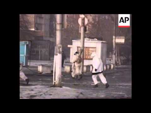 Video: Waarom Hangen De Lokale Bevolking Vuilniszakken Aan Bomen In Grozny?
