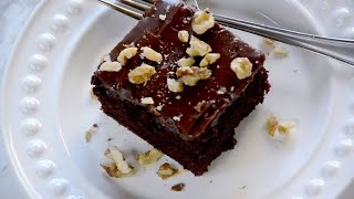 This one bowl chocolate cake is nearly as easy to make a boxed mix.
simple, classic recipe results in perfect every time!