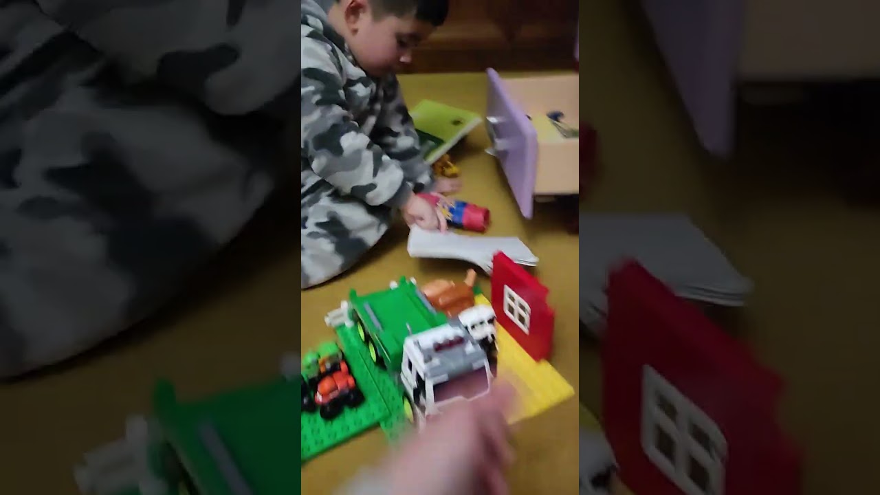 พออาบน้ำเสร็จใส่เสื้อผ้าแล้วก็บอกแม่ว่าขอนั่งเล่นของเล่นก่อนได้ไหมสัก10นาทีก่อนที่จะเข้านอน