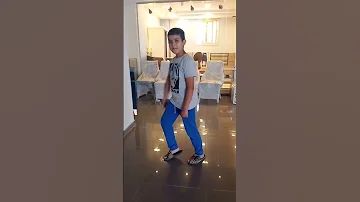 حركه مايكل جاكسون المشي الى الوراء 