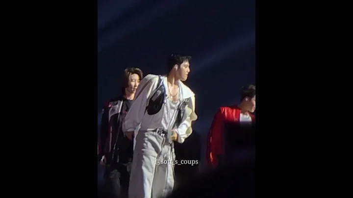 Scoups exposed chest and that body roll!! 😵 #seventeen #scoups #세븐틴 #svt #incheon