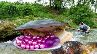 Giant mussels can bring me good luck. When I pry open them, countless purple pearls are so charming