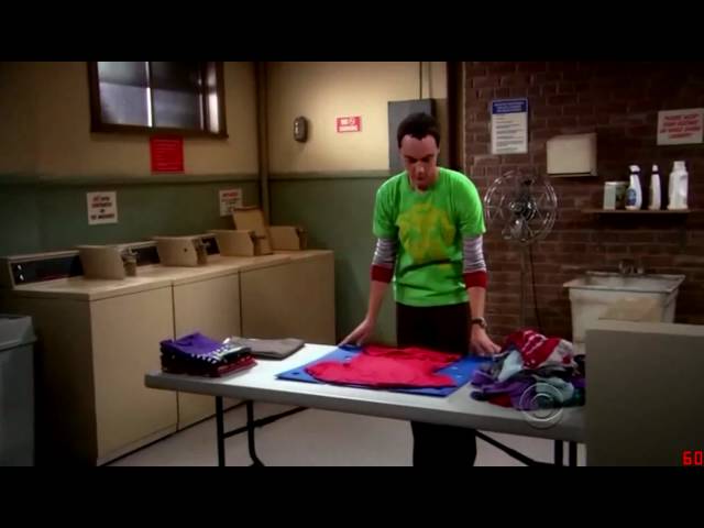 La tabla para doblar camisas en tiempo récord que usaba Sheldon Cooper y  que ahora arrasa en