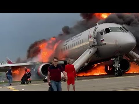 Video: SSJ 100 Van Voronezh Berei Voor Om In Sheremetyevo Te Land Met 'n Geaktiveerde Onderstel-wanfunksiesensor