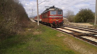 ПВ 30153 с локомотив 44 202 пристига и заминава от сп. Завет