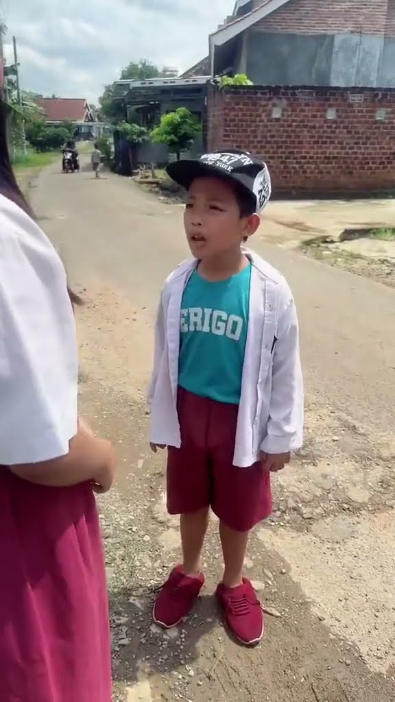 Vidio kocak dan gokil @nyaikembang1nyaikembang1 /di larang pacaran sama mama??