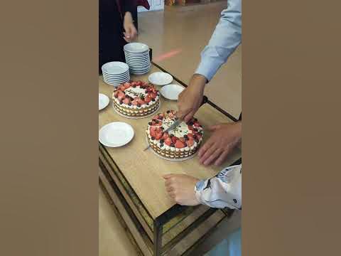 нарезание юбилейного торта в России ножом. - YouTube