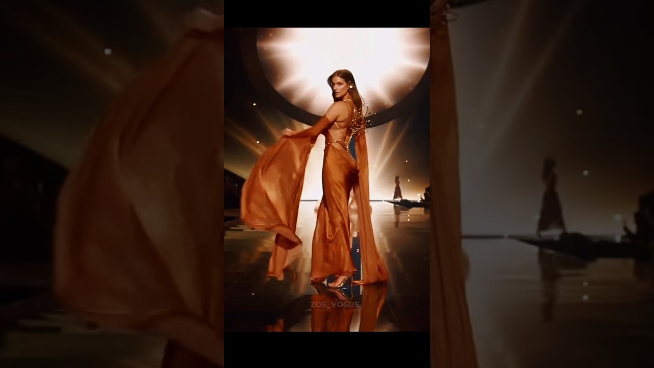 Barbara palvin slayed at VS fashion show 🔥🔥 