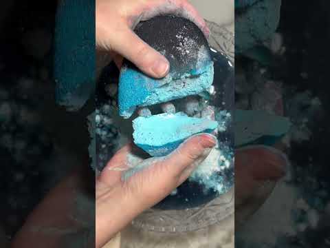 Black, Blue & White Heart Water Crush #gymchalk #oddlysatisfying #asmr