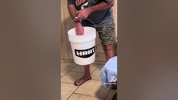 The bucket handle retainer and separator