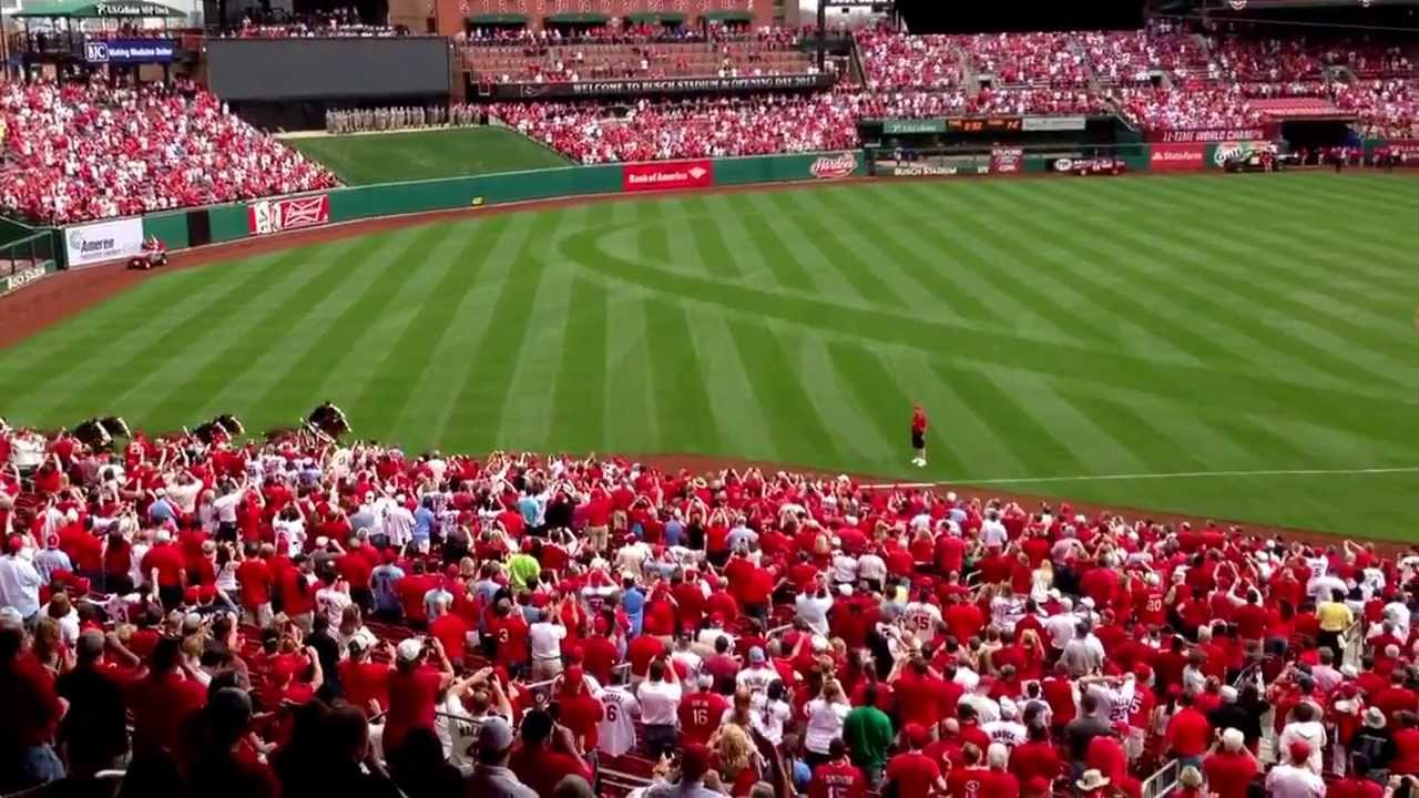 Clydesdales 2013 St. Louis Cardinals opening day! - YouTube
