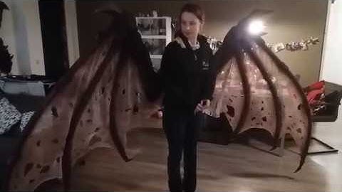 Articulated demon wings