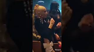 Gülşen Kucak Dansı Şovunda Kucağa Oturdu Ülşen Konseri Son Konser