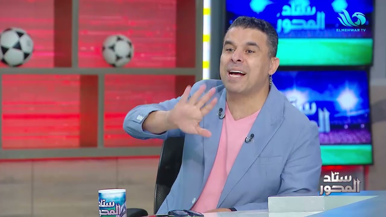 الصحفي محمد صادق يعرض أرشيف الصحف والمجلات المصرية التي وثّقت حلم الوصول إلى كأس العالم 1990