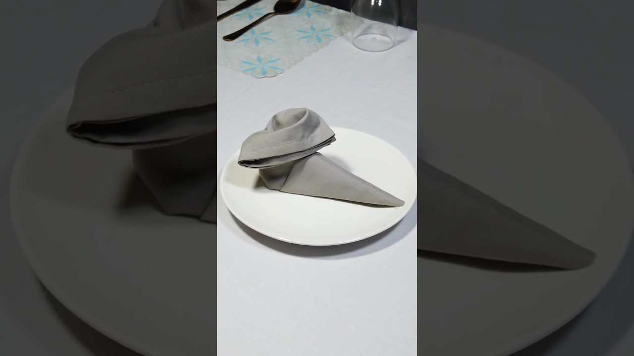 HOW TO MAKE ELF SHOE NAPKIN FOLDING