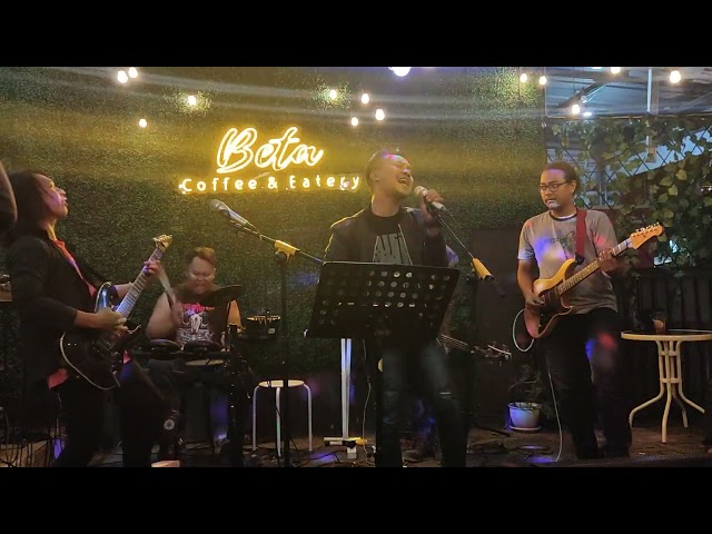 Arenshia - Selamat Tinggal (Cover) Live at Beta Coffee feat Teddy Sabda class=