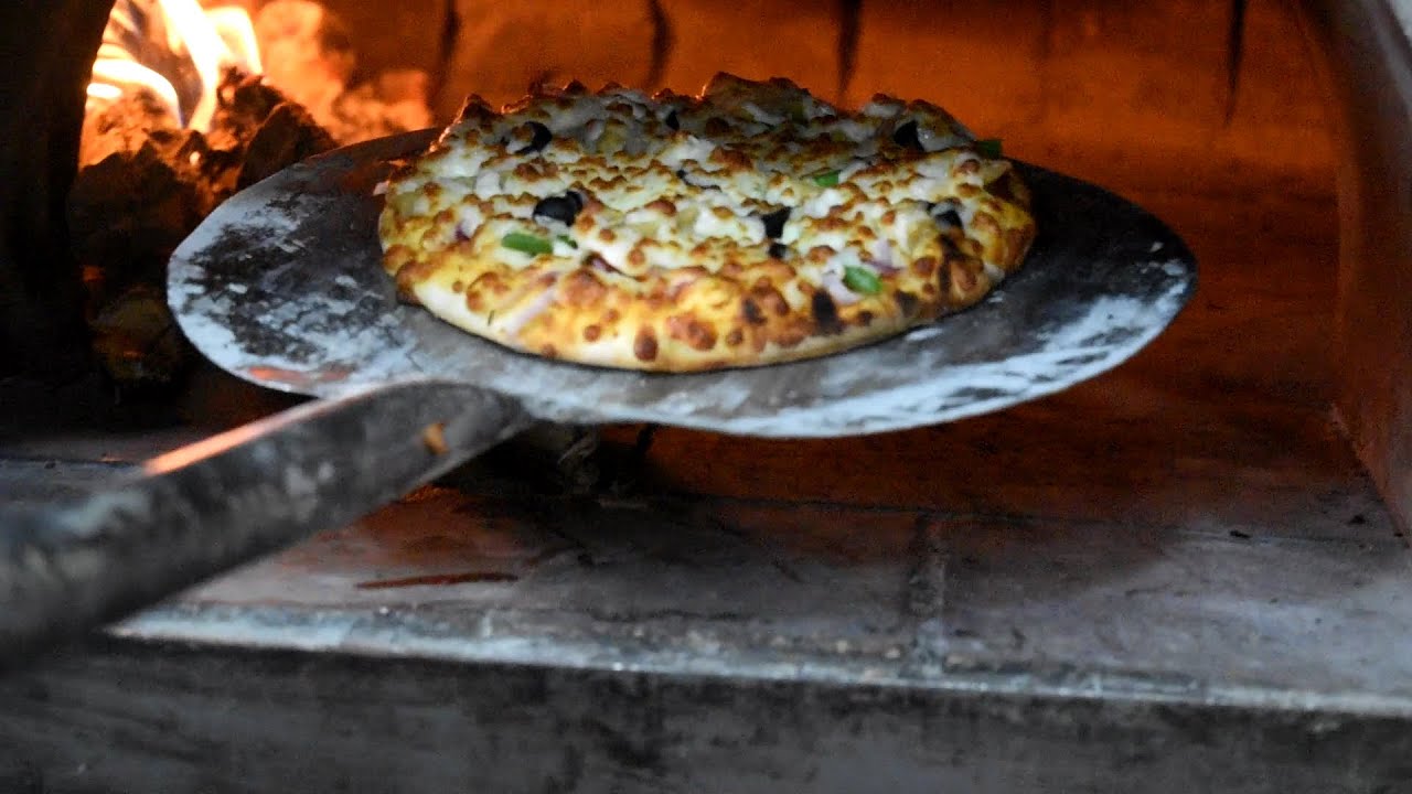 Gwalior's First Tandoor Pizza Fire's Pizza Indian Street Food