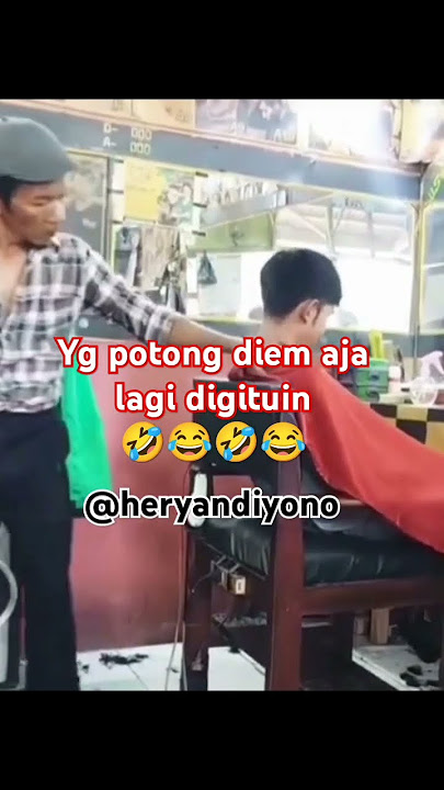 tukang potong rambut dimana ini yak joget goyang sambil kerja
