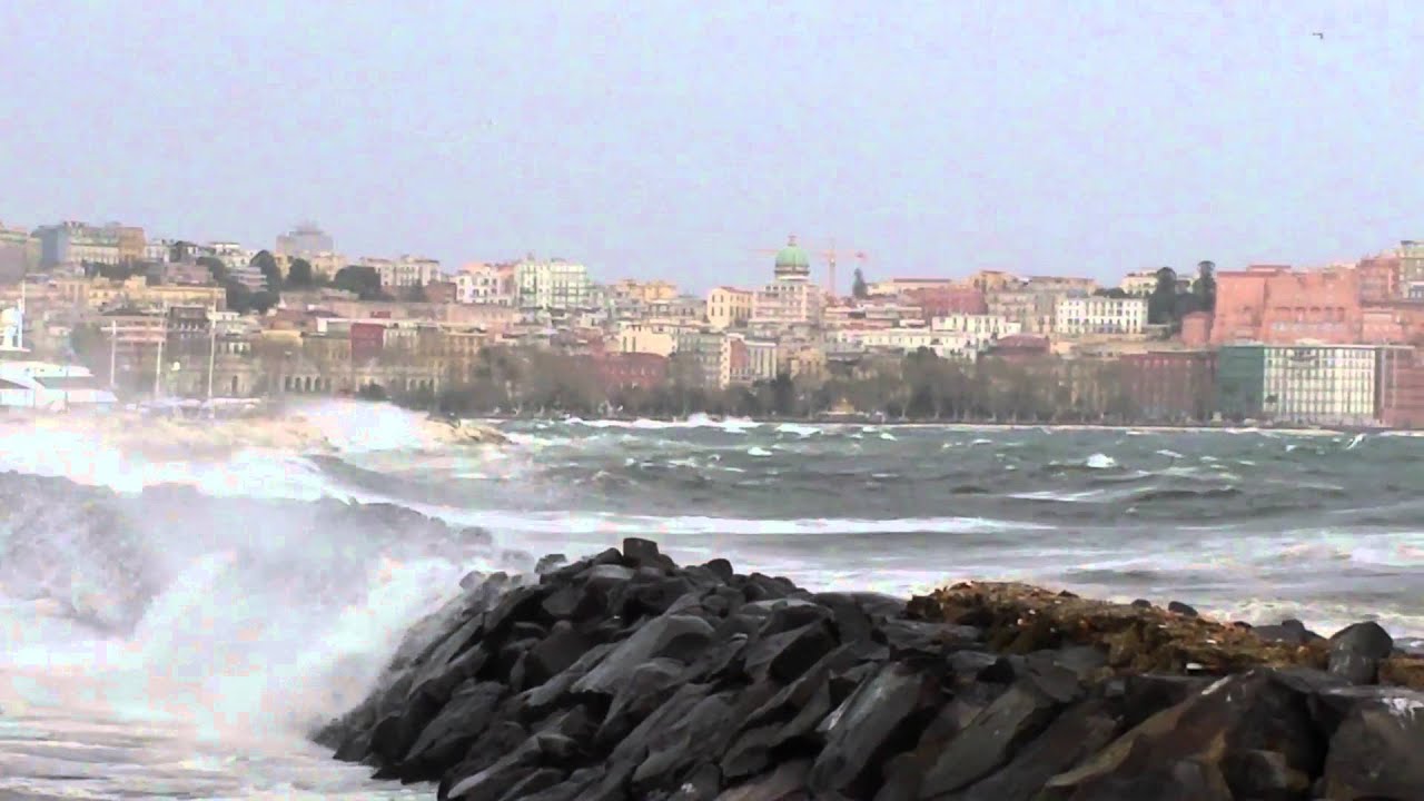 mareggiata napoli via caracciolo 28 febbraio 2016 - YouTube