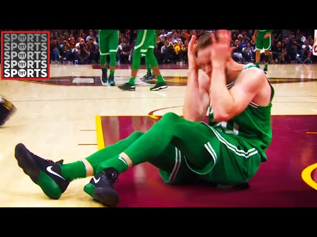 Gordon Hayward breaks tibia, dislocates ankle against Cavs in