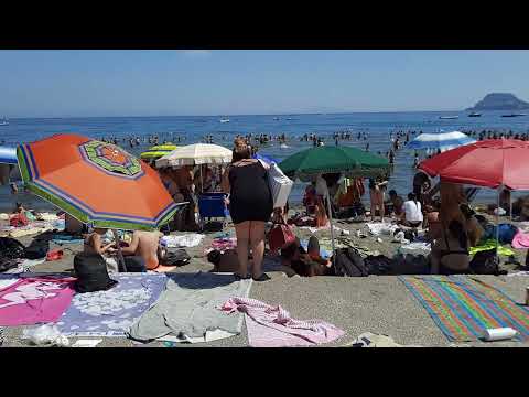 Napoli. La spiaggia libera Lucrino. Estate 2022